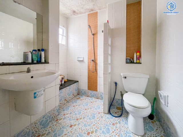 บ้านเดี่ยวมือสองย่านนนทบุรี ม. เพอร์เฟคพาร์ค กาญจนาภิเษก คุณภาพจากแบรนด์ Property Perfect  บ้านสวยพร้อมเข้าอยู่ บนเนื้อที่ 50 ตร.ว. 3 ห้องนอน 2 ห้องน้ำ 2 ที่จอดรถ พร้อม Facilities ครบครัน บนทำเลเชื่อมต่อถนนกาญจนาฯ  ใกล้ทางด่วน ศรีรัช-วงแหวนฯ เซ็นทรัลเวสต์เกต และรถไฟฟ้าสายสีม่วง "สถานีตลาดบางใหญ่"